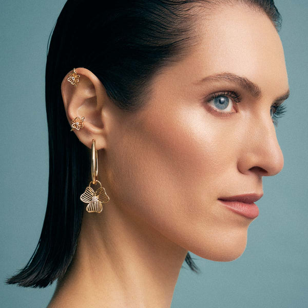 ARGOLA 2 EM 1 COM FLOR VAZADA E ZIRCÔNIAS