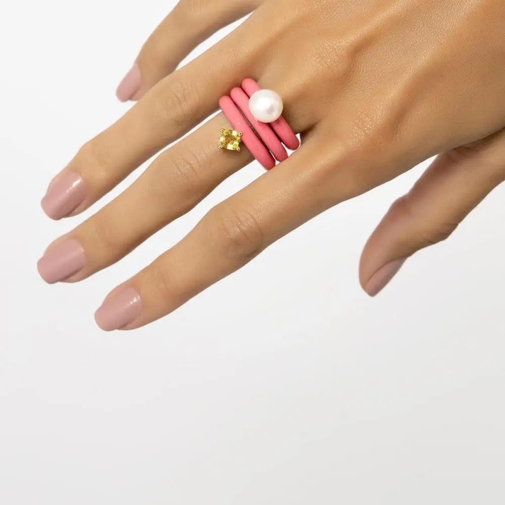 ANEL ESMALTADO HOT PINK  E PÉROLA BANHADO A OURO 18k