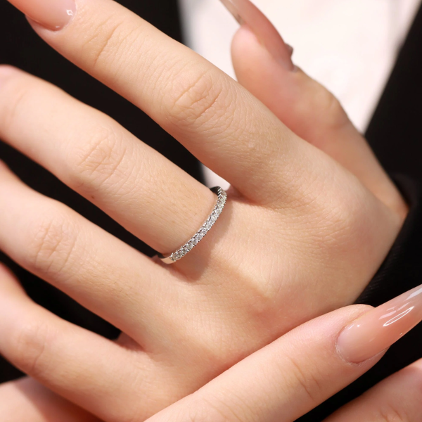 Anel Aparador Cravejado Moissanite | Prata 925