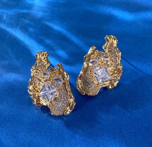 Brinco Cravejado | Banho de Ouro