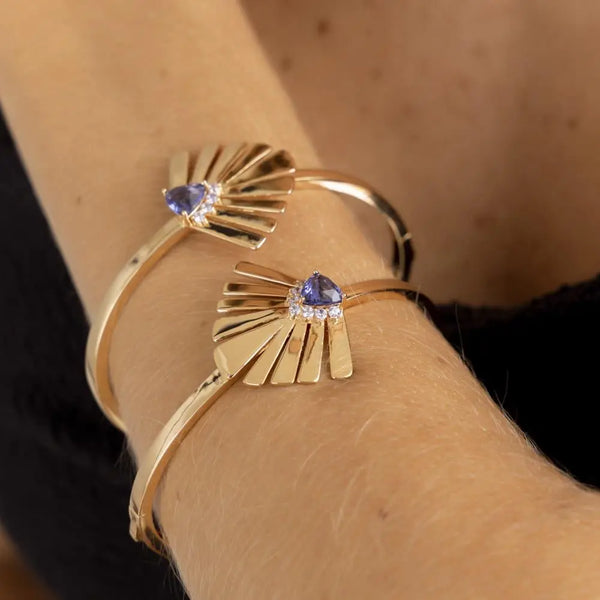 BRACELETE FOLHA COM ZIRCÔNIA TRIANGULAR TANZANITA BANHADO A OURO 18k