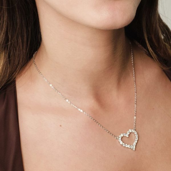 Colar Coração com Pedras Moissanite