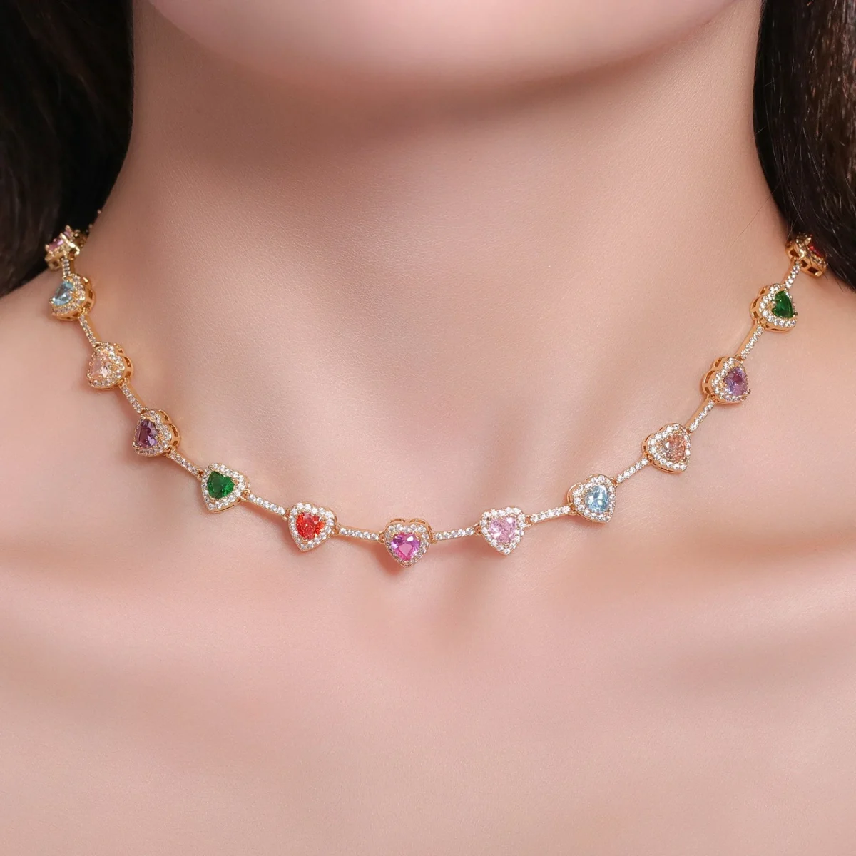 Colar chocker corações