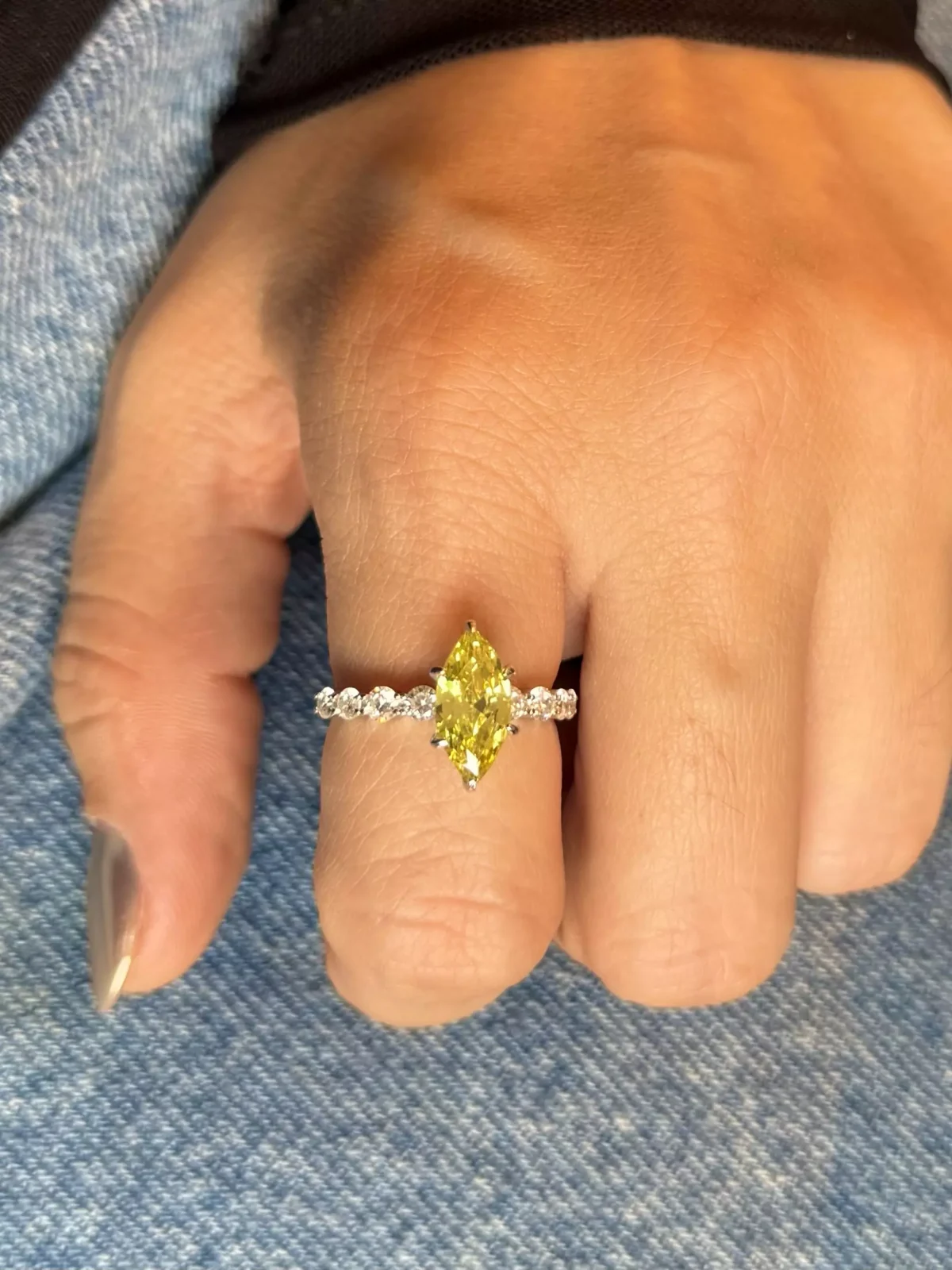 Anel Solitário Navete Yellow em Prata 925 com Zircônias – Banho de Ródio - Imagem 2